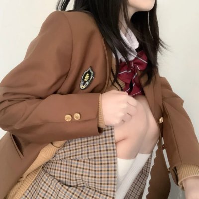 戴脚镣的女孩